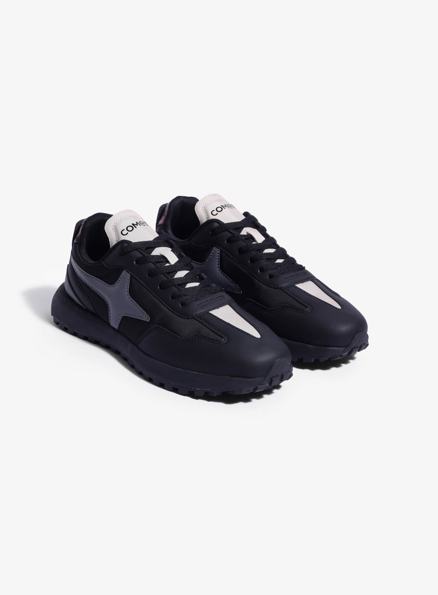 Front view of Comet shoe
